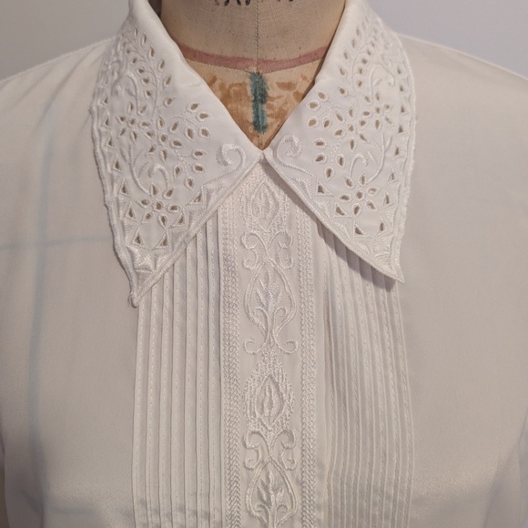 Vintage white blouse - Picture 8 of 10